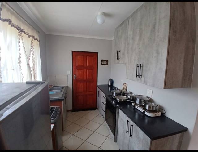 3 BEDROOM HOUSE FOR SALE IN EVATON WEST